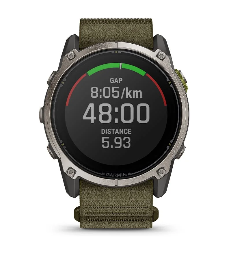 Wyświetlacz zegarka Garmin Enduro 4 ze statystykami tempa dostosowanymi do terenu
