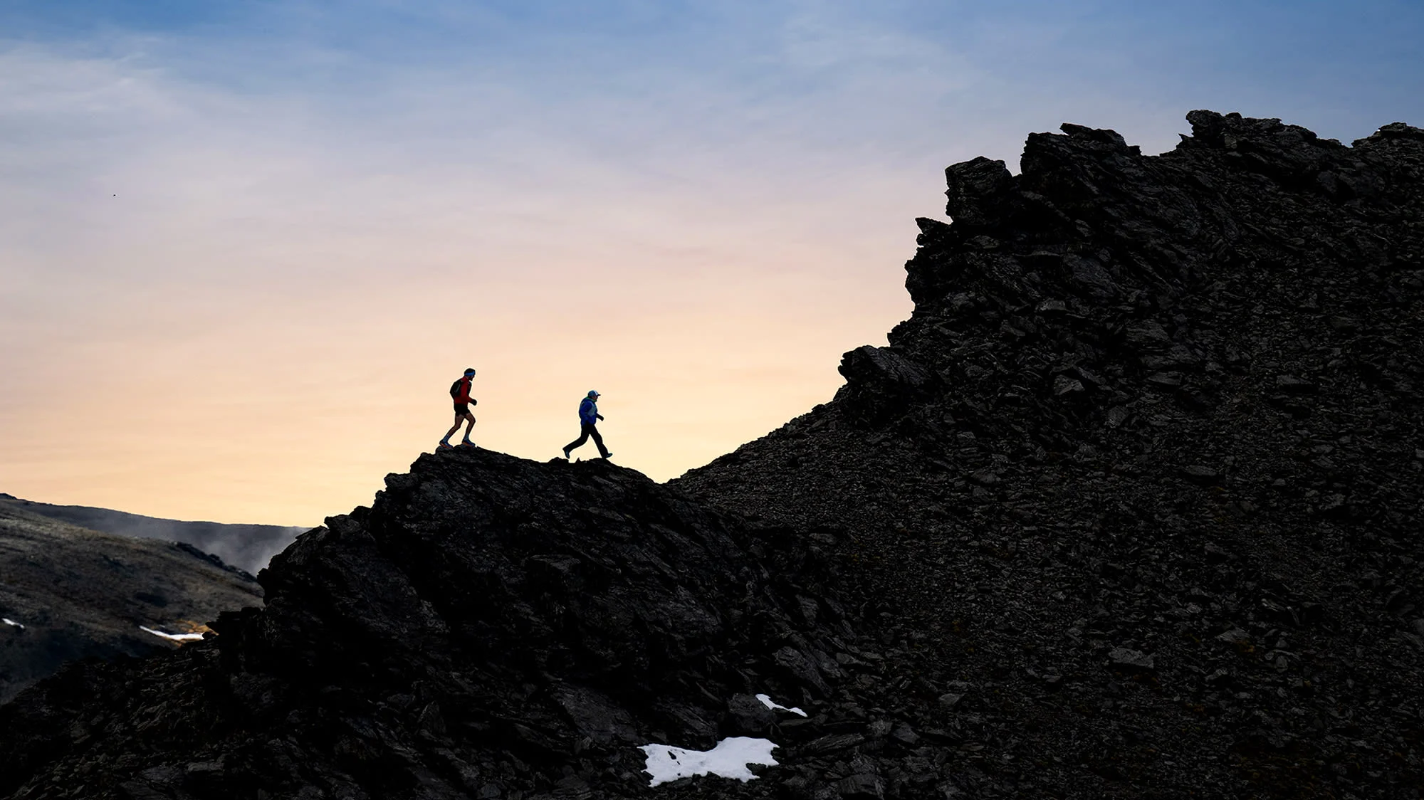 Zegarek Garmin Enduro 4 ładowany energią słoneczną z funkcją pracy baterii do 90 dni