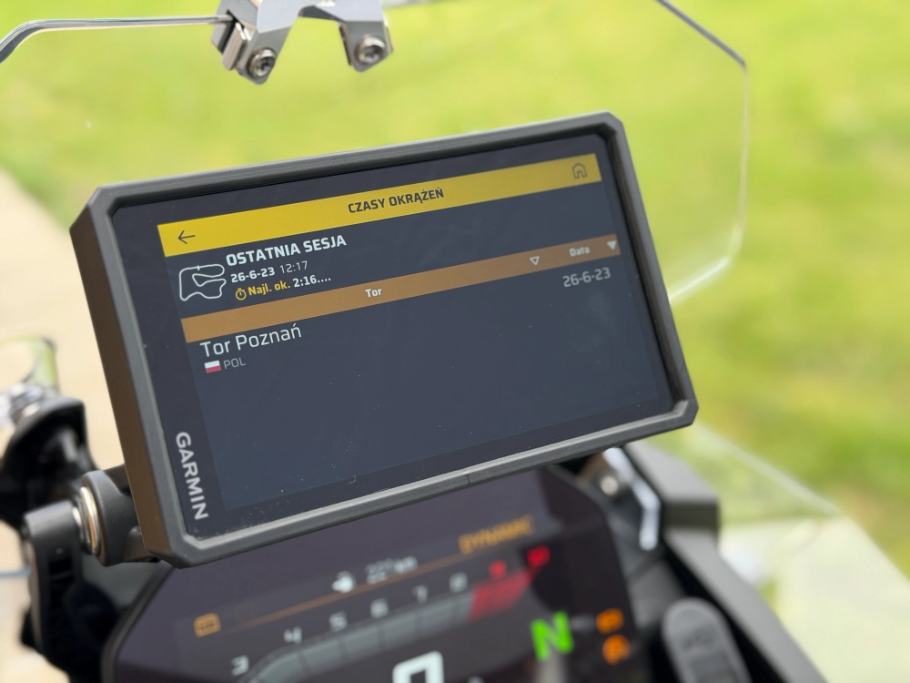 Garmin zūmo XT3 podczas sesji na Torze Poznań