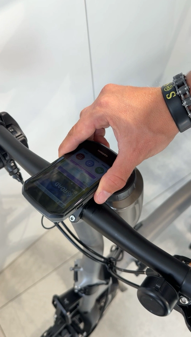 Garmin Edge 1050 na karbonowym Bromptonie Damiana
