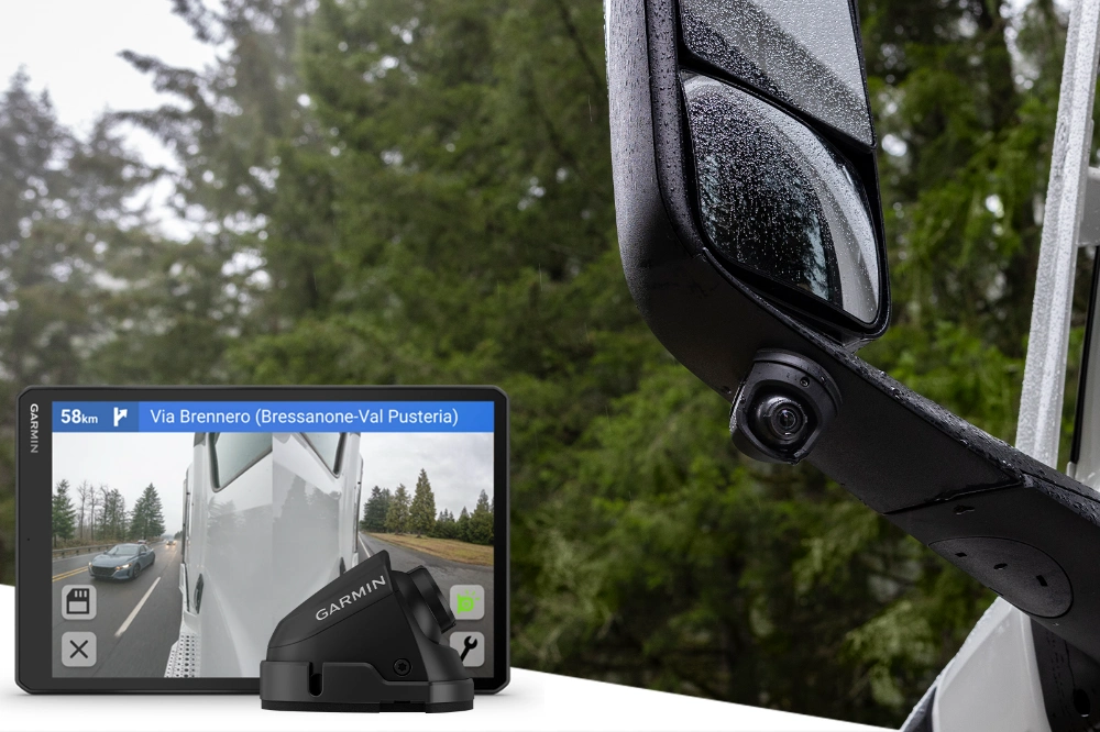 Kamera Garmin na lusterku samochodu ciężarowego
